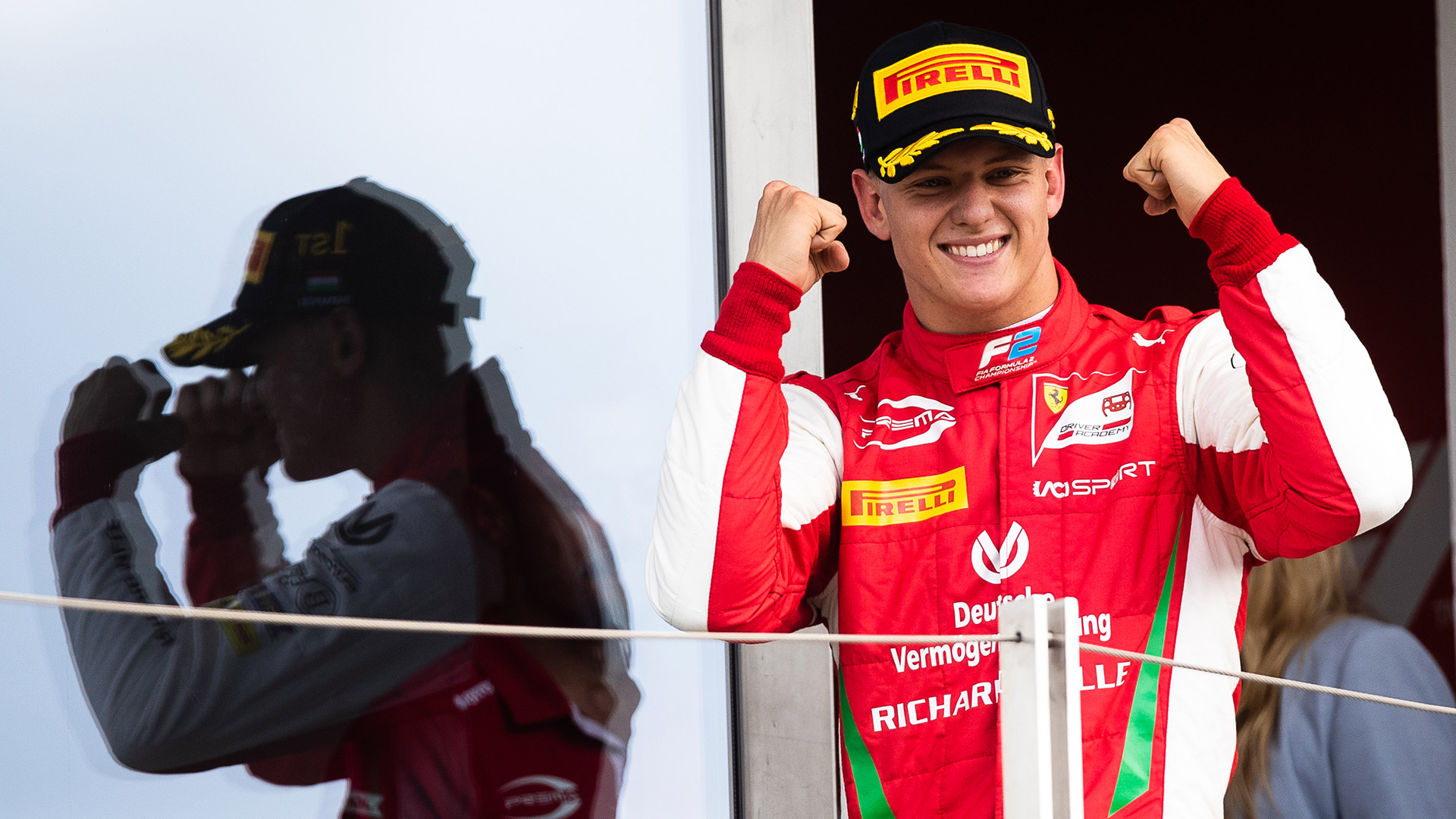 Schumacher cùng con trai sẽ trở lại F1 vào mùa sau