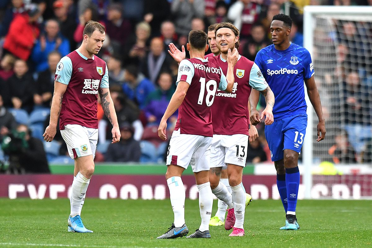 Everton vươn lên đầu BXH sau trận đấu với Burnley