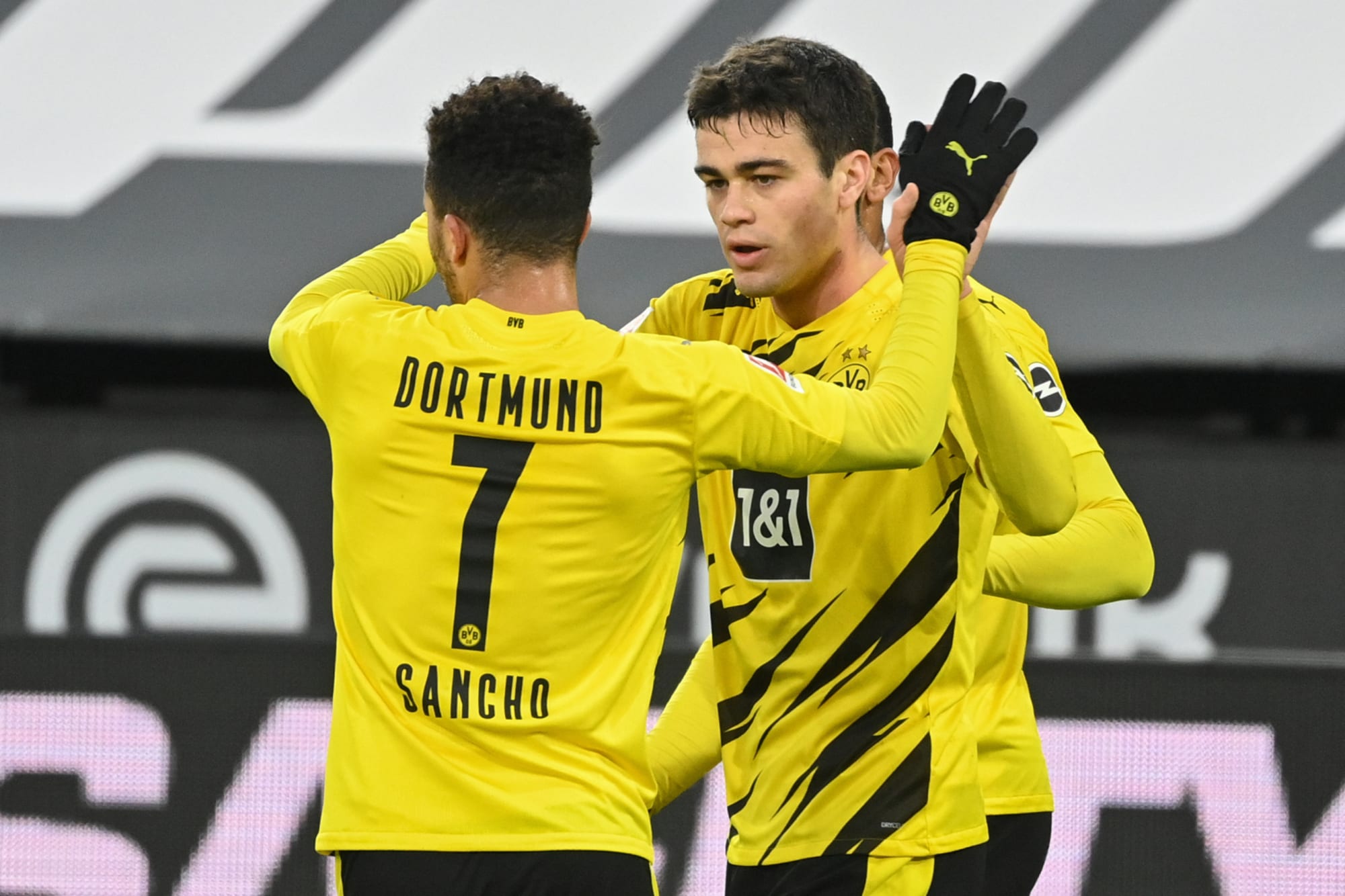 Hệ thống phòng ngự của Dortmund vẫn để lại nhiều âu lo