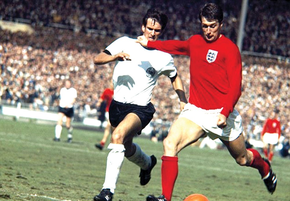 Geoff Hurst là cầu thủ huyền thoại của nước Anh