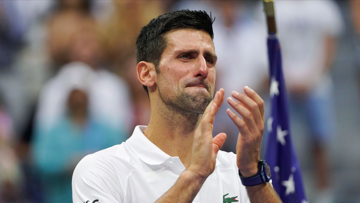 Djokovic rơi nước mắt sau thất bại