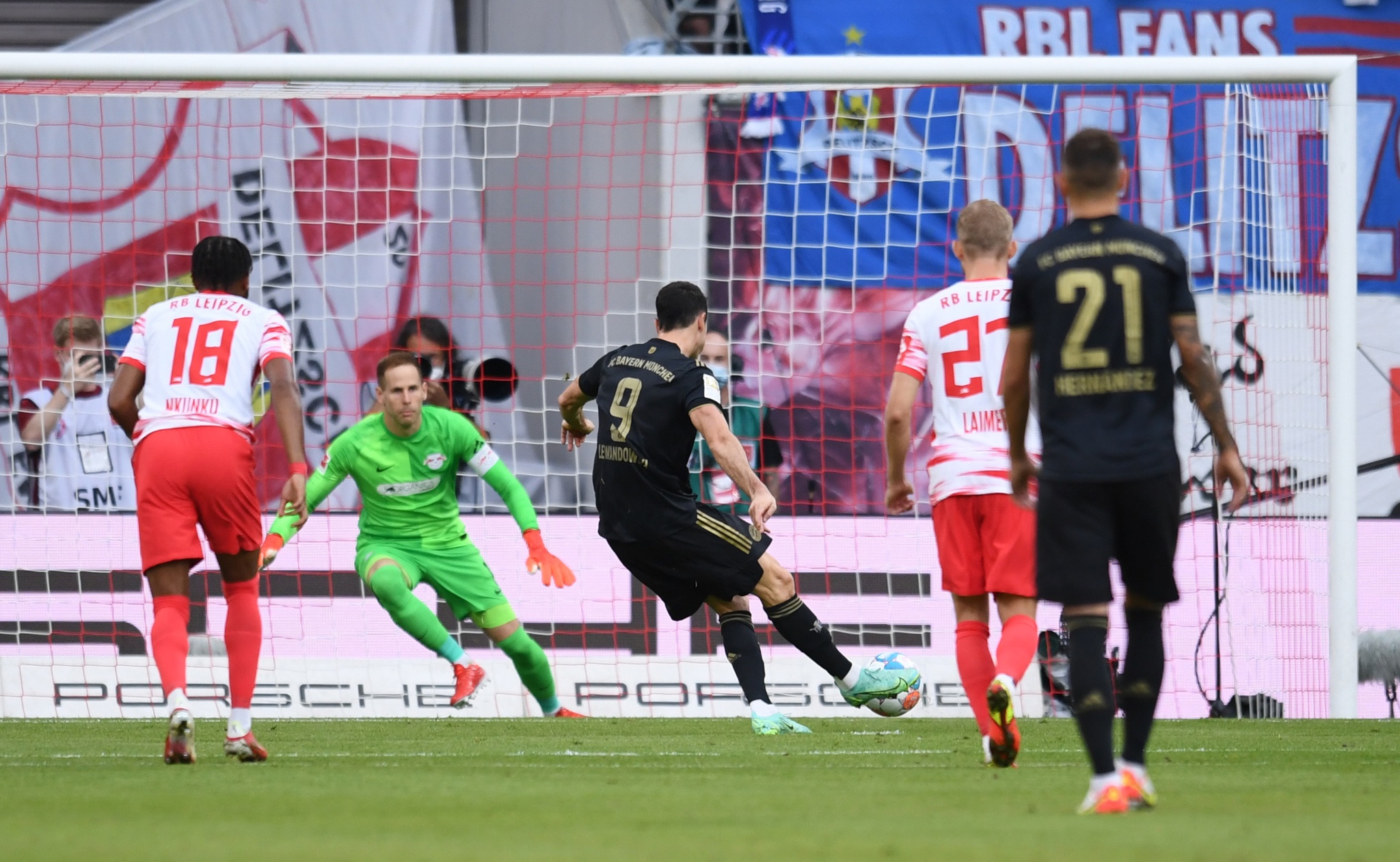 Bayern chiến thắng vẻ vang 4-1 trước RB Leipzig tại Red Bull Arena