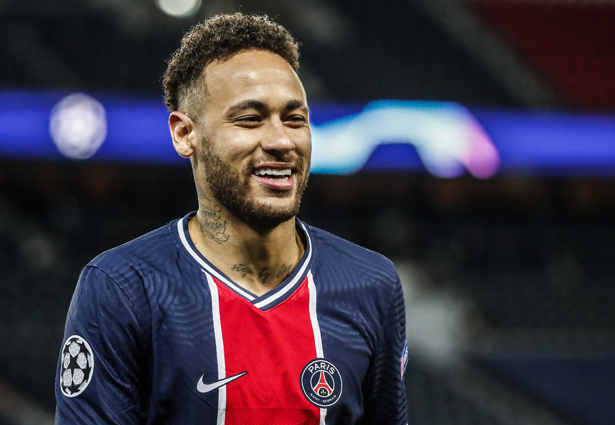 Neymar trở thành cầu thủ đắt giá nhất thế giới